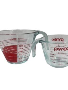 Vintage Pyrex measuring cups set of 2 - 1 Cup & 2 Cup